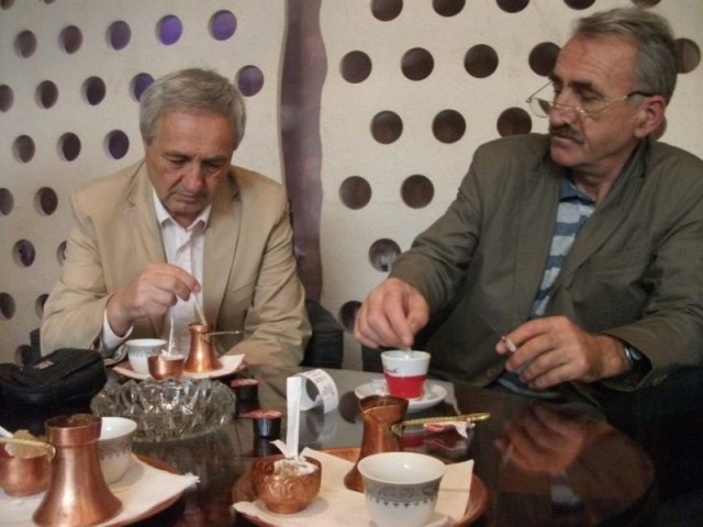 Kafpaŭzo de OKK: Senad Čolić kaj Fetah Zvirac Kafpaŭzo de OKK: Senad Čolić kaj Fetah Zvirac